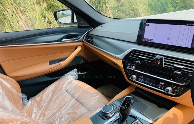 ขายรถเก๋งมือสอง bmw 530i รถปี2022 รหัส 82100 รูปที่10