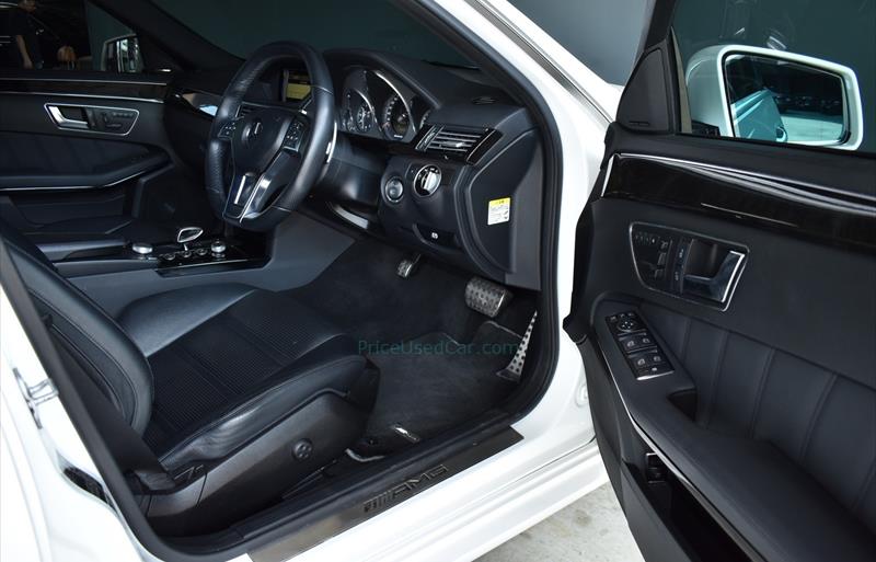 ขายรถเก๋งมือสอง-mercedes-benz-เมอร์เซเดสเบนซ์-e63-amg-รถปี2012-รหัส82156-5389c561.jpg ขายรถเก๋งมือสอง-mercedes-benz-เมอร์เซเดสเบนซ์-e63-amg-รถปี2012-รหัส82156-5389c561.jpg