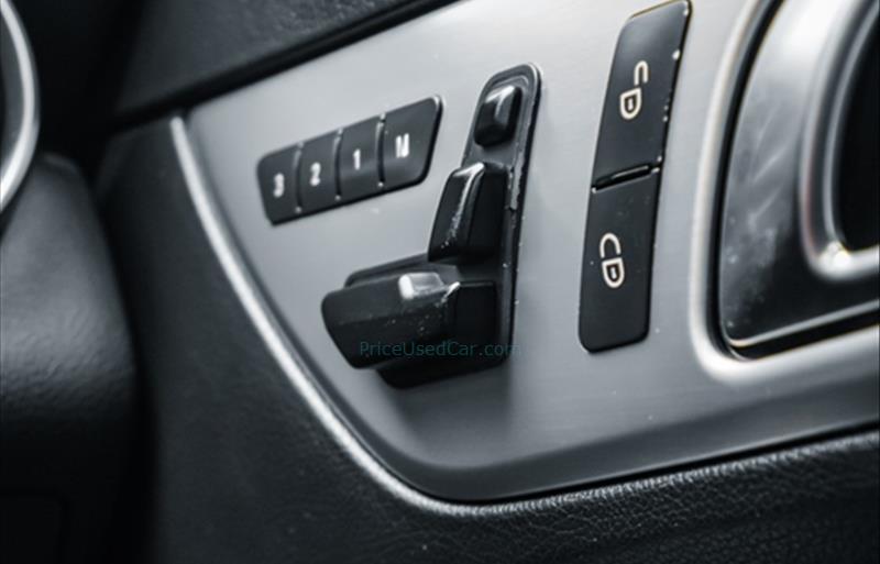 ขายรถเก๋งมือสอง-mercedes-benz-เมอร์เซเดสเบนซ์-slk200-amg-รถปี2012-รหัส82197-64c993de.jpg ขายรถเก๋งมือสอง-mercedes-benz-เมอร์เซเดสเบนซ์-slk200-amg-รถปี2012-รหัส82197-64c993de.jpg