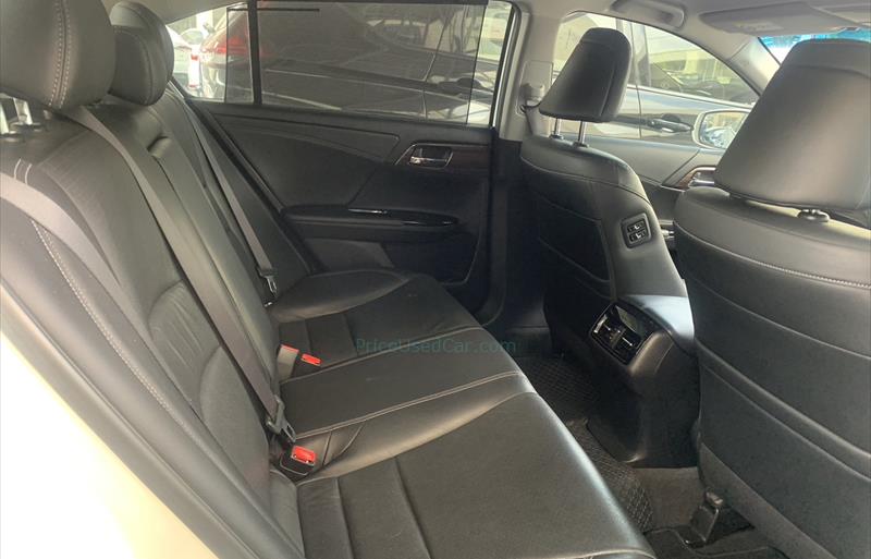 ขายรถเก๋งมือสอง-honda-ฮอนด้า-accord-แอคคอร์ด-รถปี2018-รหัส82251-6052044d.jpg ขายรถเก๋งมือสอง-honda-ฮอนด้า-accord-แอคคอร์ด-รถปี2018-รหัส82251-6052044d.jpg