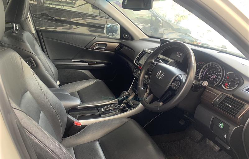 ขายรถเก๋งมือสอง-honda-ฮอนด้า-accord-แอคคอร์ด-รถปี2018-รหัส82251-937348ec.jpg ขายรถเก๋งมือสอง-honda-ฮอนด้า-accord-แอคคอร์ด-รถปี2018-รหัส82251-937348ec.jpg