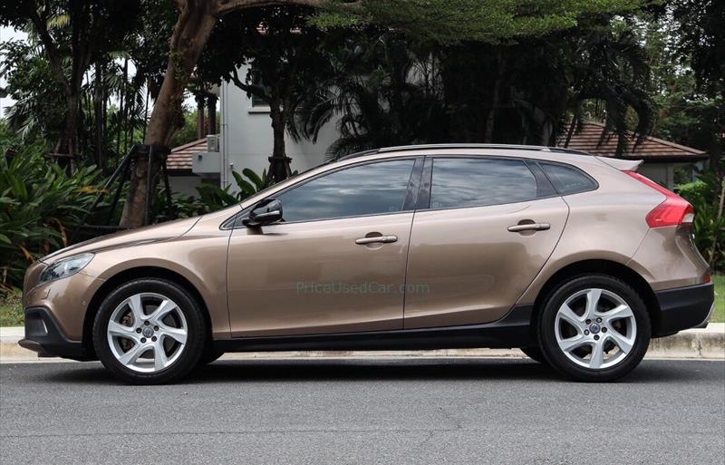 ขายรถเก๋งมือสอง-volvo-วอลโว่-v40-รถปี2014-รหัส82407-82d70dc2.jpg ขายรถเก๋งมือสอง-volvo-วอลโว่-v40-รถปี2014-รหัส82407-82d70dc2.jpg