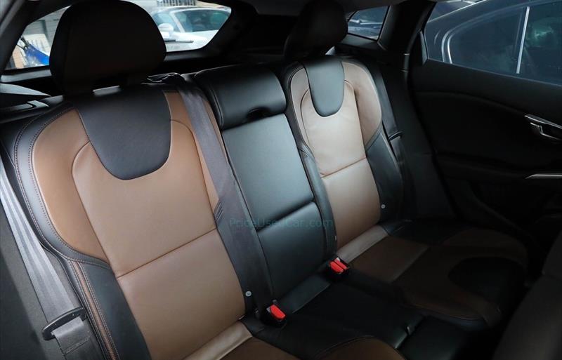 ขายรถเก๋งมือสอง-volvo-วอลโว่-v40-รถปี2014-รหัส82426-6457bbb4.jpg ขายรถเก๋งมือสอง-volvo-วอลโว่-v40-รถปี2014-รหัส82426-6457bbb4.jpg