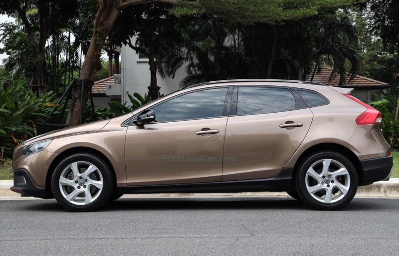 ขายรถเก๋งมือสอง-volvo-วอลโว่-v40-รถปี2014-รหัส82426-8da2704d.jpg ขายรถเก๋งมือสอง-volvo-วอลโว่-v40-รถปี2014-รหัส82426-8da2704d.jpg