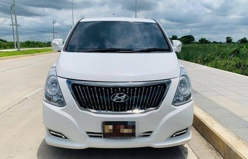 รถตู้มือสอง HYUNDAI H-1 รถปี 2017
