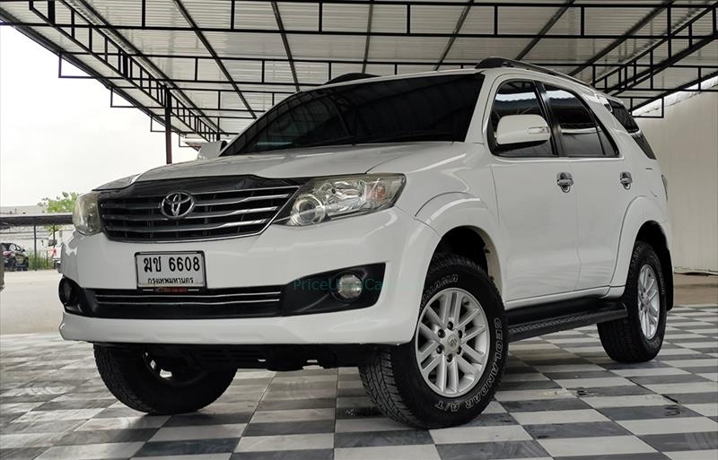 รถอเนกประสงค์มือสอง TOYOTA FORTUNER รถปี 2011