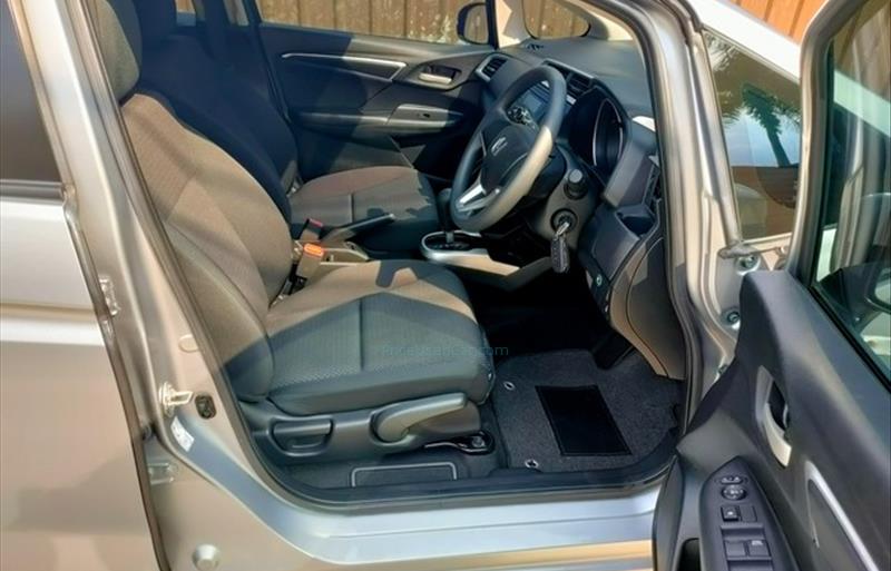 ขายรถเก๋งมือสอง-honda-ฮอนด้า-jazz-แจ๊ส-รถปี2019-รหัส82872-fcb9d53e.jpg ขายรถเก๋งมือสอง-honda-ฮอนด้า-jazz-แจ๊ส-รถปี2019-รหัส82872-fcb9d53e.jpg