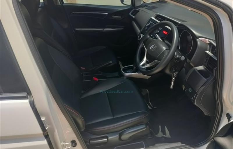 ขายรถเก๋งมือสอง-honda-ฮอนด้า-jazz-แจ๊ส-รถปี2016-รหัส82923-45db1784.jpg ขายรถเก๋งมือสอง-honda-ฮอนด้า-jazz-แจ๊ส-รถปี2016-รหัส82923-45db1784.jpg