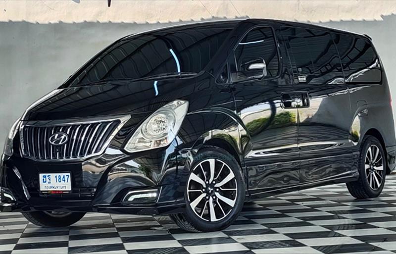 รถตู้มือสอง HYUNDAI H-1 รถปี 2017