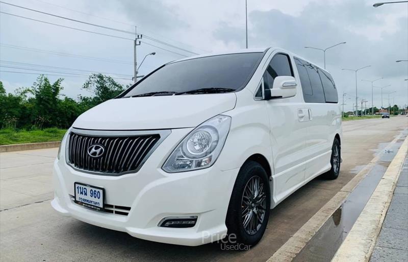 รถตู้มือสอง HYUNDAI H-1 รถปี 2017