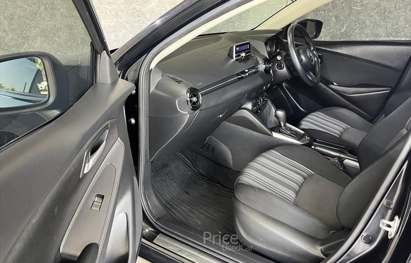 ขายรถเก๋งมือสอง-mazda-มาสด้า-2-สอง-รถปี2020-รหัส84197-8e113d00.jpg ขายรถเก๋งมือสอง-mazda-มาสด้า-2-สอง-รถปี2020-รหัส84197-8e113d00.jpg