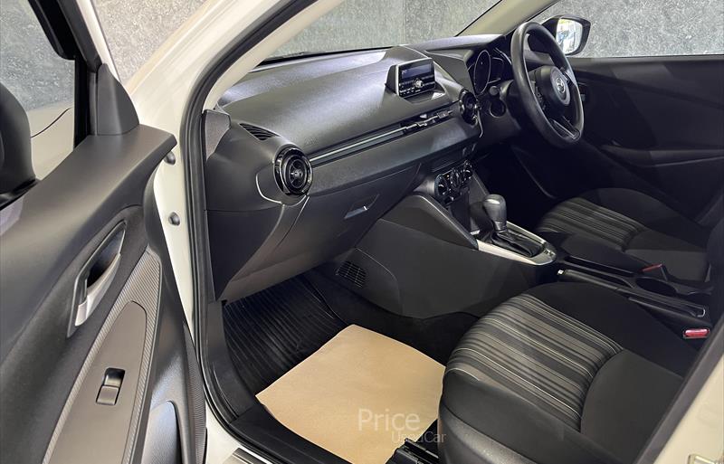ขายรถเก๋งมือสอง-mazda-มาสด้า-2-สอง-รถปี2020-รหัส84253-41130250.jpg ขายรถเก๋งมือสอง-mazda-มาสด้า-2-สอง-รถปี2020-รหัส84253-41130250.jpg