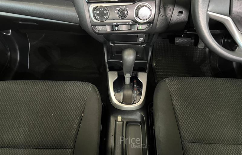 ขายรถเก๋งมือสอง-honda-ฮอนด้า-jazz-แจ๊ส-รถปี2018-รหัส84257-487d37a0.jpg ขายรถเก๋งมือสอง-honda-ฮอนด้า-jazz-แจ๊ส-รถปี2018-รหัส84257-487d37a0.jpg