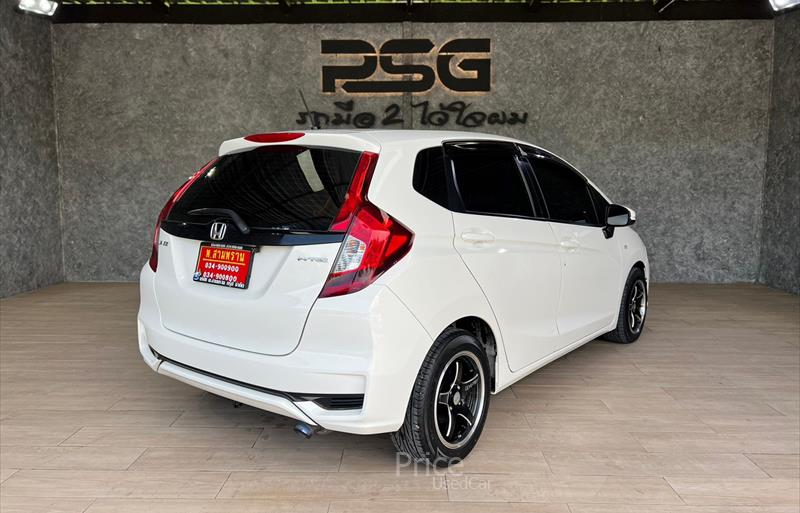 ขายรถเก๋งมือสอง-honda-ฮอนด้า-jazz-แจ๊ส-รถปี2018-รหัส84257-640c3ba2.jpg ขายรถเก๋งมือสอง-honda-ฮอนด้า-jazz-แจ๊ส-รถปี2018-รหัส84257-640c3ba2.jpg
