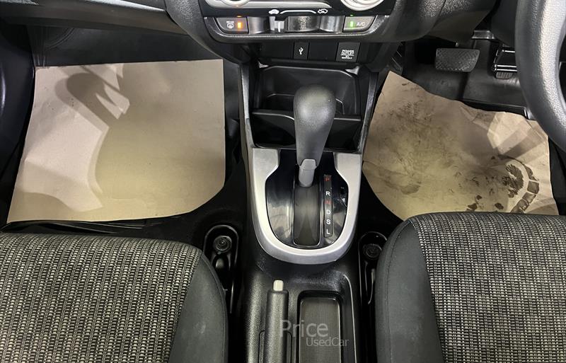 ขายรถเก๋งมือสอง-honda-ฮอนด้า-jazz-แจ๊ส-รถปี2016-รหัส84321-d3ee13a4.jpg ขายรถเก๋งมือสอง-honda-ฮอนด้า-jazz-แจ๊ส-รถปี2016-รหัส84321-d3ee13a4.jpg