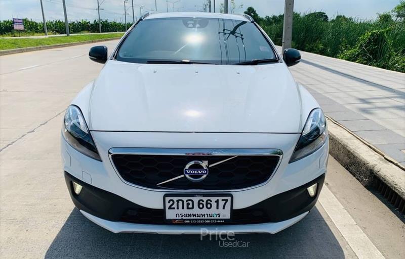 รถเก๋งมือสอง VOLVO V40 รถปี 2013