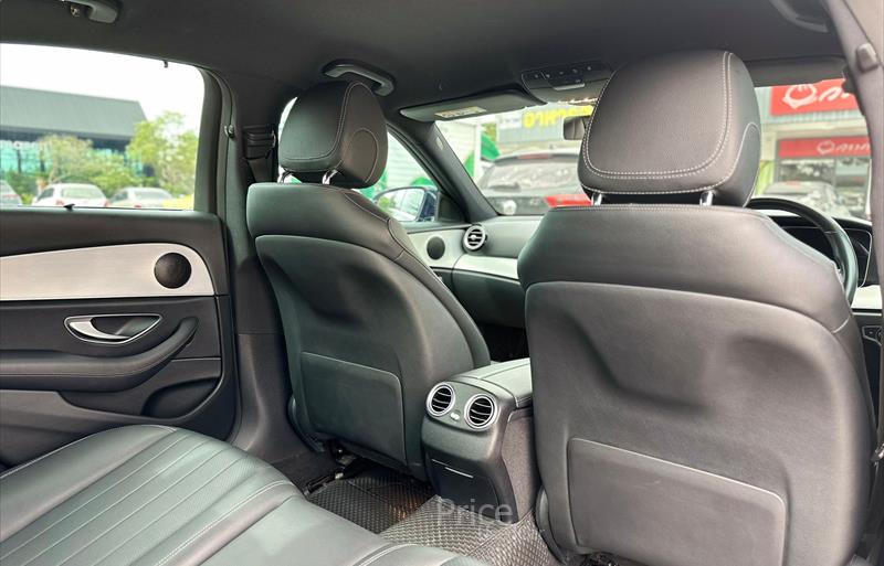 ขายรถเก๋งมือสอง-mercedes-benz-เมอร์เซเดสเบนซ์-e220-รถปี2021-รหัส85500-3558d94f.jpg ขายรถเก๋งมือสอง-mercedes-benz-เมอร์เซเดสเบนซ์-e220-รถปี2021-รหัส85500-3558d94f.jpg