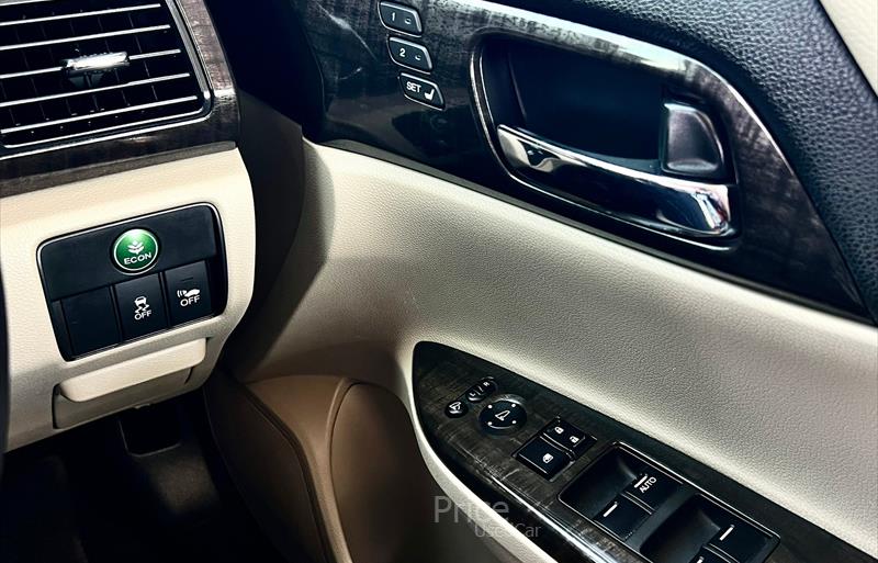 ขายรถเก๋งมือสอง-honda-ฮอนด้า-รถปี2015-รหัส87577-11b626df.jpg ขายรถเก๋งมือสอง-honda-ฮอนด้า-รถปี2015-รหัส87577-11b626df.jpg