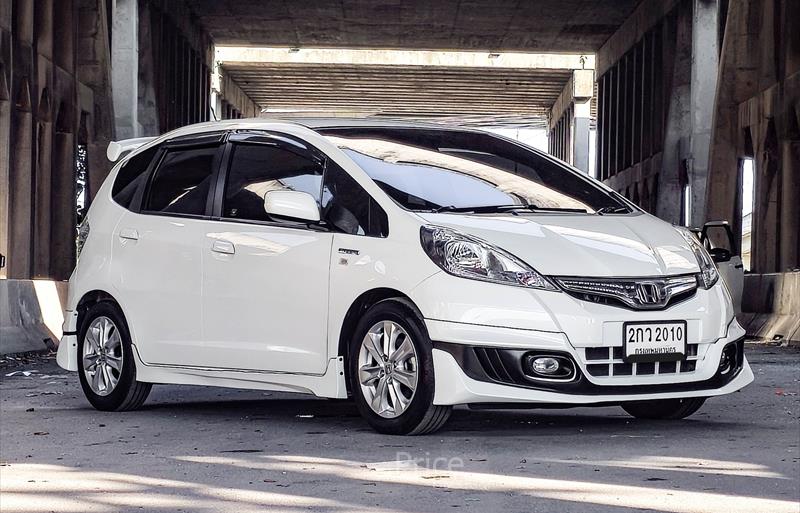 รถเก๋งมือสอง HONDA JAZZ รถปี 2013 รถเก๋งมือสอง HONDA JAZZ รถปี 2013