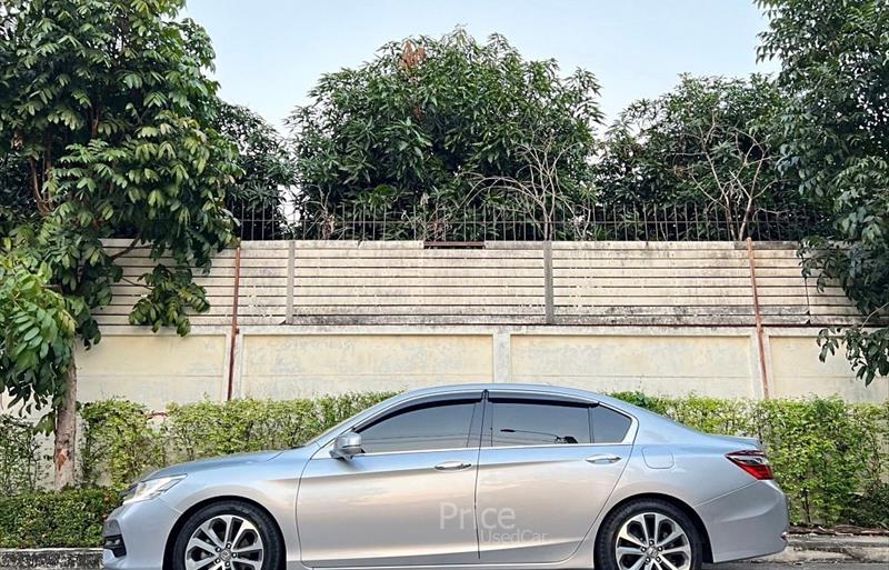 ขายรถเก๋งมือสอง-honda-ฮอนด้า-รถปี2017-รหัส88299-002d164d.jpg ขายรถเก๋งมือสอง-honda-ฮอนด้า-รถปี2017-รหัส88299-002d164d.jpg