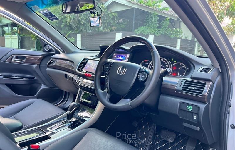 ขายรถเก๋งมือสอง-honda-ฮอนด้า-รถปี2017-รหัส88299-62f65e9f.jpg ขายรถเก๋งมือสอง-honda-ฮอนด้า-รถปี2017-รหัส88299-62f65e9f.jpg