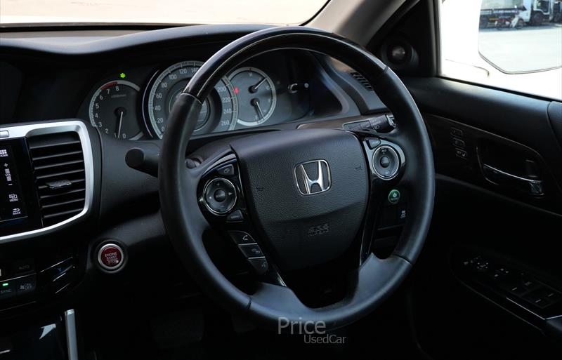 ขายรถเก๋งมือสอง-honda-ฮอนด้า-รถปี2016-รหัส88338-b89d1809.jpg ขายรถเก๋งมือสอง-honda-ฮอนด้า-รถปี2016-รหัส88338-b89d1809.jpg