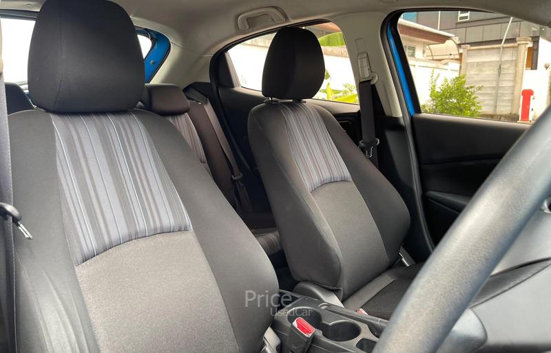 ขายรถเก๋งมือสอง-mazda-มาสด้า-2-รถปี2015-รหัส89166-65cae83f.jpg ขายรถเก๋งมือสอง-mazda-มาสด้า-2-รถปี2015-รหัส89166-65cae83f.jpg
