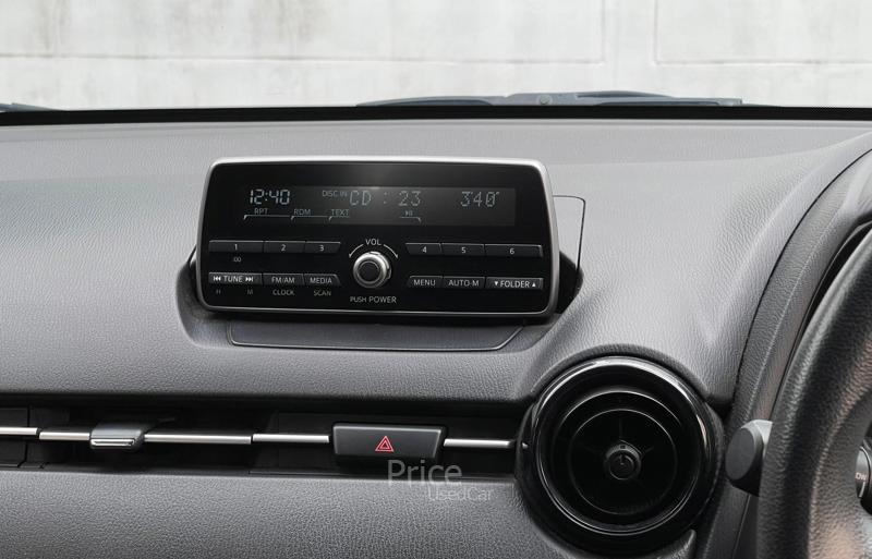 ขายรถเก๋งมือสอง-mazda-มาสด้า-2-รถปี2015-รหัส89166-9583fc0f.jpg ขายรถเก๋งมือสอง-mazda-มาสด้า-2-รถปี2015-รหัส89166-9583fc0f.jpg