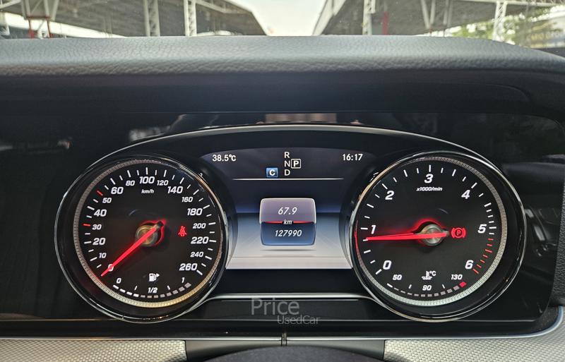 ขายรถเก๋งมือสอง-mercedes-benz-เมอร์เซเดสเบนซ์-e220-รถปี2017-รหัส90526-31dc9bfa.jpg ขายรถเก๋งมือสอง-mercedes-benz-เมอร์เซเดสเบนซ์-e220-รถปี2017-รหัส90526-31dc9bfa.jpg