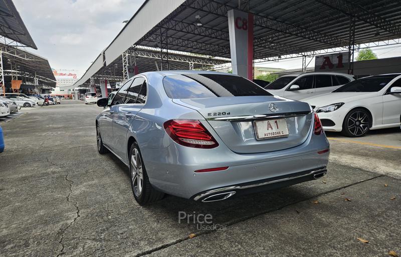 ขายรถเก๋งมือสอง-mercedes-benz-เมอร์เซเดสเบนซ์-e220-รถปี2017-รหัส90526-ee4ec9d3.jpg ขายรถเก๋งมือสอง-mercedes-benz-เมอร์เซเดสเบนซ์-e220-รถปี2017-รหัส90526-ee4ec9d3.jpg