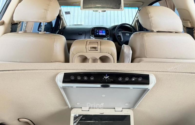 ขายรถตู้มือสอง HYUNDAI H-1 2.5 Elite รถปี 2017
