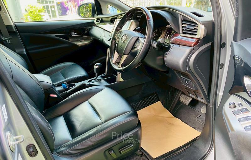 ขายรถตู้มือสอง TOYOTA INNOVA รถปี 2022