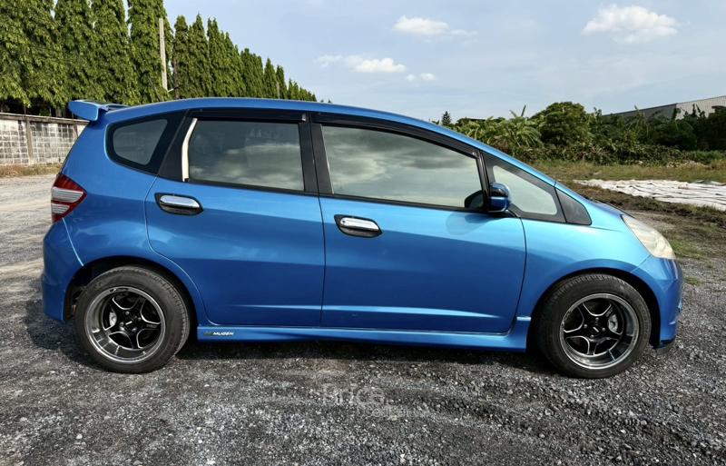 ขายรถเก๋งมือสอง HONDA JAZZ 1.5 V รถปี 2010