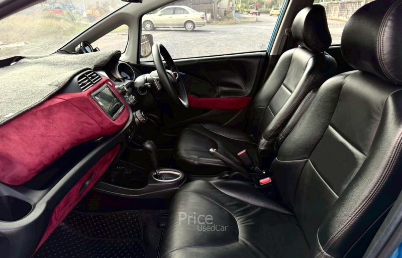 ขายรถเก๋งมือสอง HONDA JAZZ 1.5 V รถปี 2010