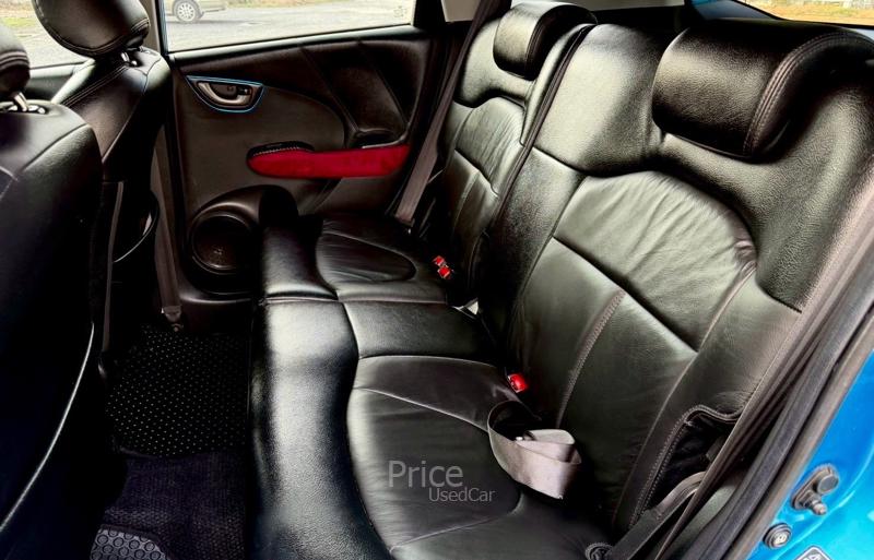 ขายรถเก๋งมือสอง HONDA JAZZ 1.5 V รถปี 2010