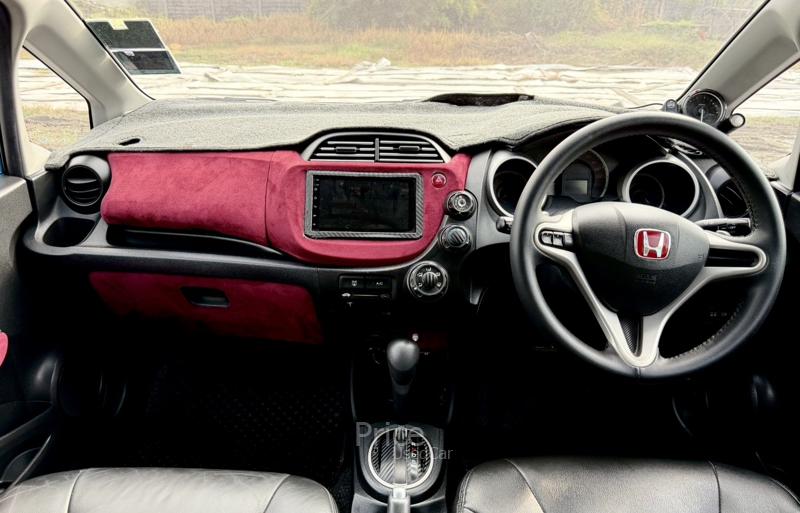 ขายรถเก๋งมือสอง HONDA JAZZ 1.5 V รถปี 2010