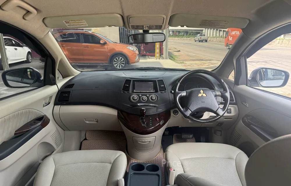 ขายรถตู้มือสอง MITSUBISHI SPACE WAGON 2.4 GLS รถปี 2011