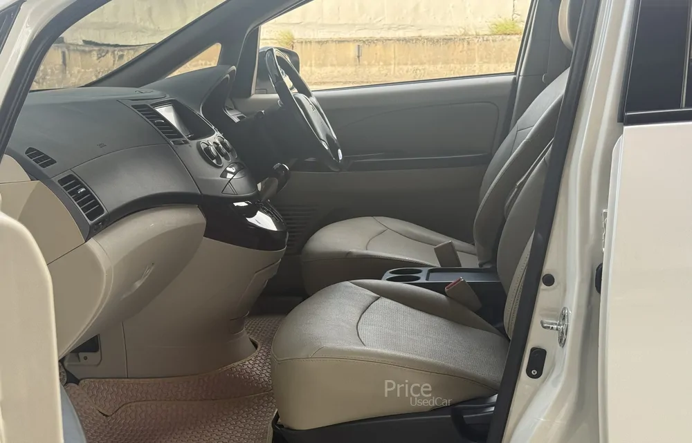 ขายรถตู้มือสอง MITSUBISHI SPACE WAGON 2.4 GLS รถปี 2011