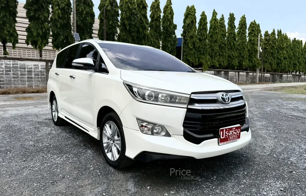 ขายรถตู้มือสอง TOYOTA INNOVA 2.8 Crysta V รถปี 2017