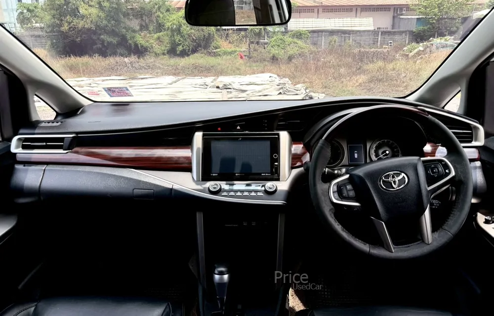 ขายรถตู้มือสอง TOYOTA INNOVA 2.8 Crysta V รถปี 2017