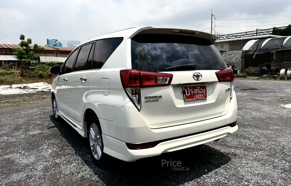 ขายรถตู้มือสอง TOYOTA INNOVA 2.8 Crysta V รถปี 2017