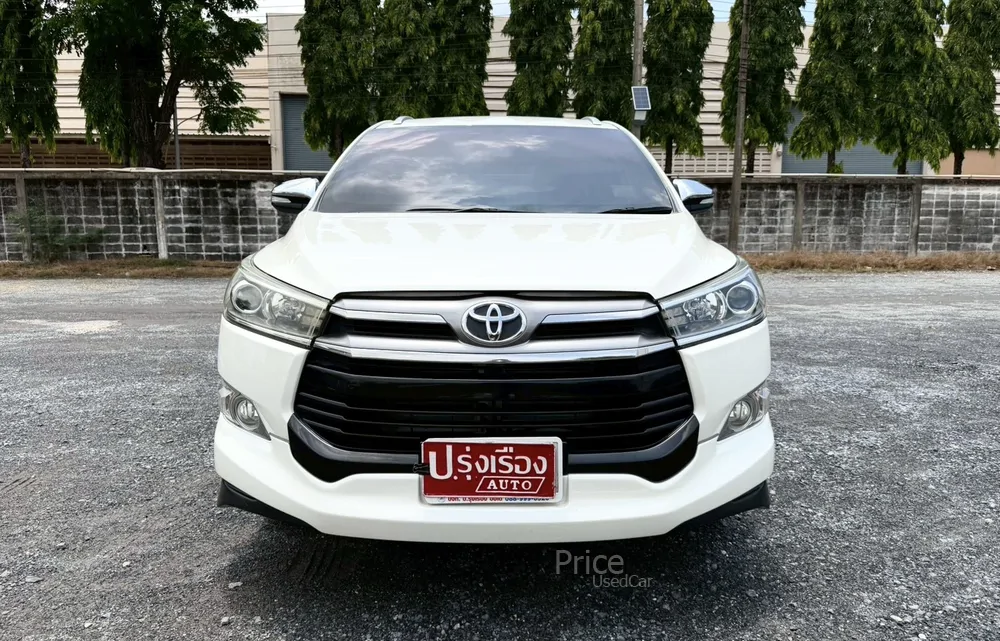 ขายรถตู้มือสอง TOYOTA INNOVA 2.8 Crysta V รถปี 2017