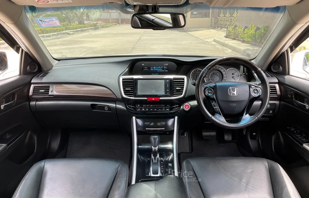 ขายรถเก๋งมือสอง HONDA ACCORD 2.0 EL รถปี 2017